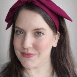Image of the artist laceystonesifer who created this design