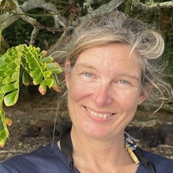 Image of the artist nina-kneller-design who created this design
